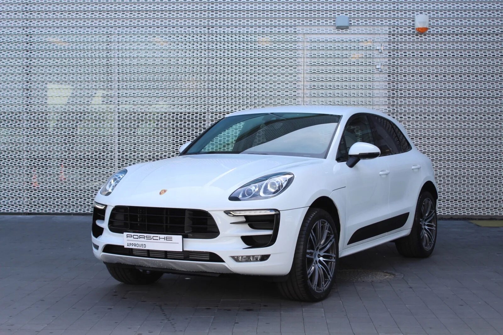 Порше Макан 2014 белый. Porsche Macan s 2016. Белый Porsche Macan s 2014. Porsche Macan White.