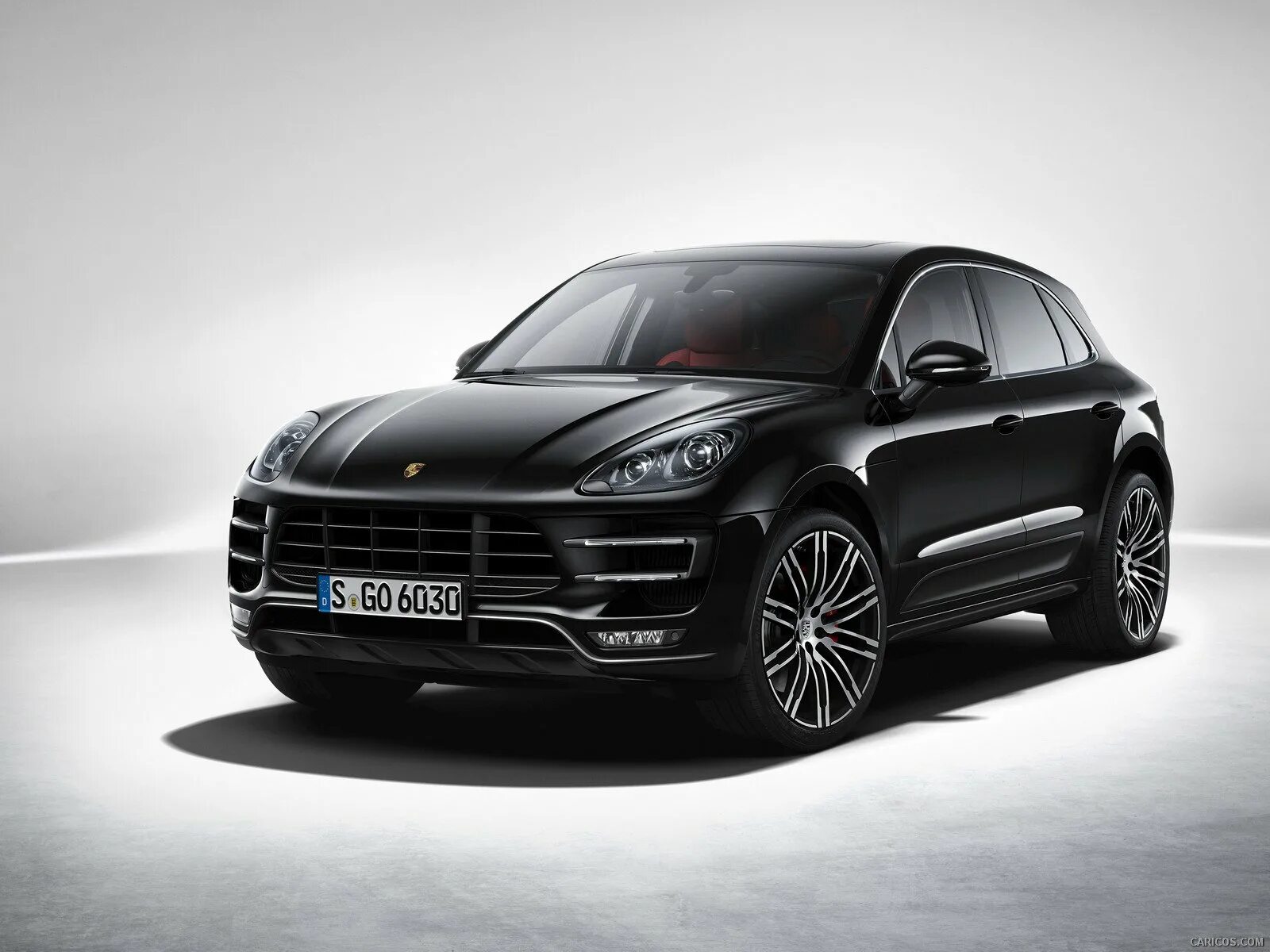 Макан образом. Porsche Macan Turbo 2015. Porshe Macan 2015. Порше Макан 2015. Porsche Macan черный.