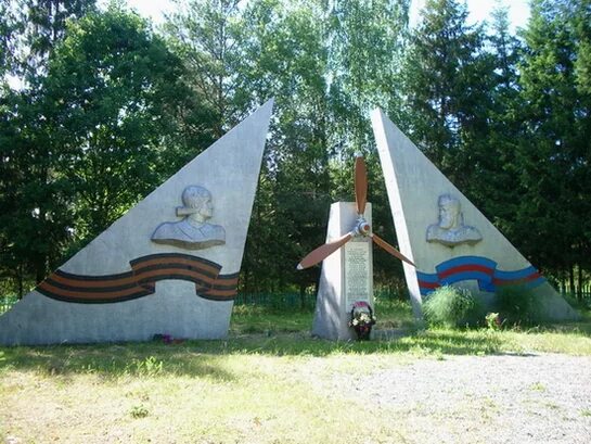 Аэродром ссср. Партизанский аэродром в крыму. Партизанский аэродром. Партизанский аэродром. Партизанские аэродромы.