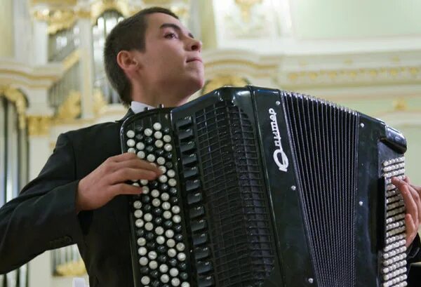 Алмаз Ахметзянов аккордеонист. Баян преподаватель