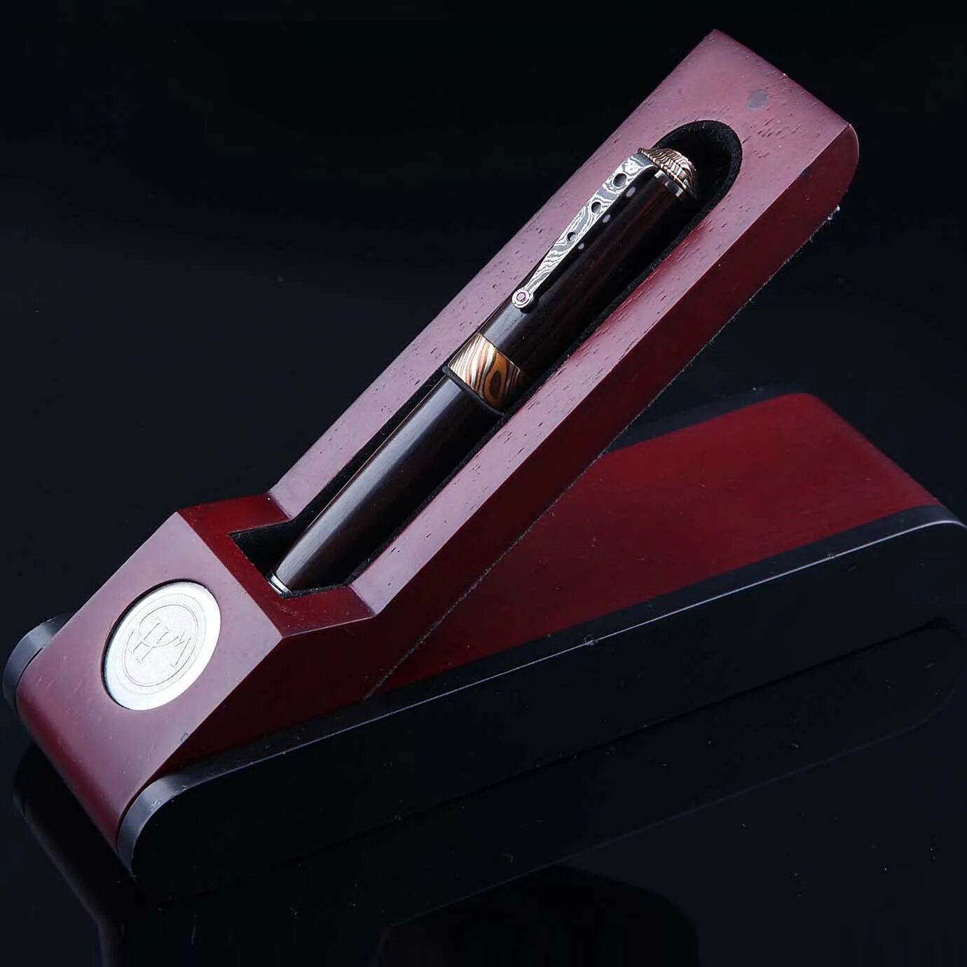 Montegrappa ручки серебро. Fountain pen grayson tighe. Ручка шариковая эксклюзив. Ручка роллер tenfon. Перьевые ручки монтеграппа.