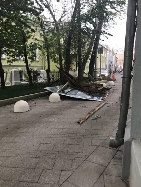 Ураган в москве (2017). Ураган в москве сегодня. Ураган в москве (2017). Сильный ветер в москве. Куда идет московский ураган.