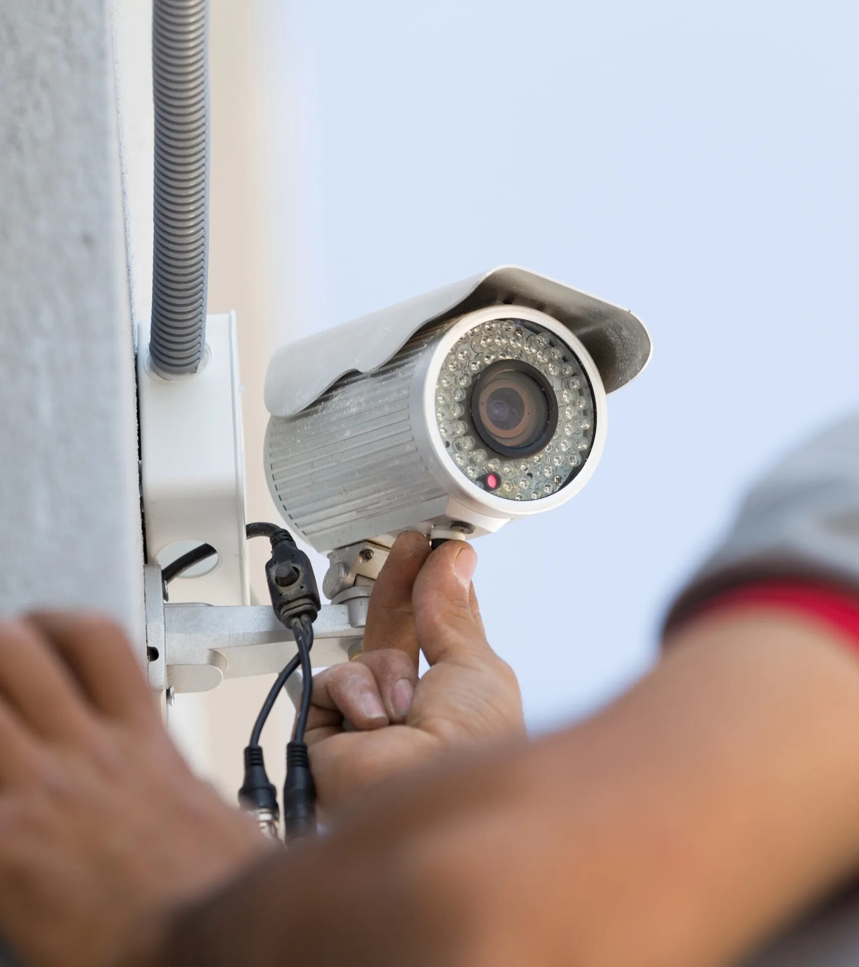 камера видеонаблюдения. камера видеонаблюдения. камеры видеонаблюдения баннер. видеонаблюдение на зданиях. монтаж систем видеонаблюдения.