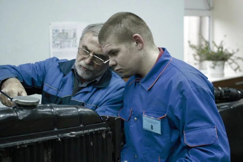 Курсы по слесарю автомобилей слесаря. Сиз автомеханика. сиз автослесаря.