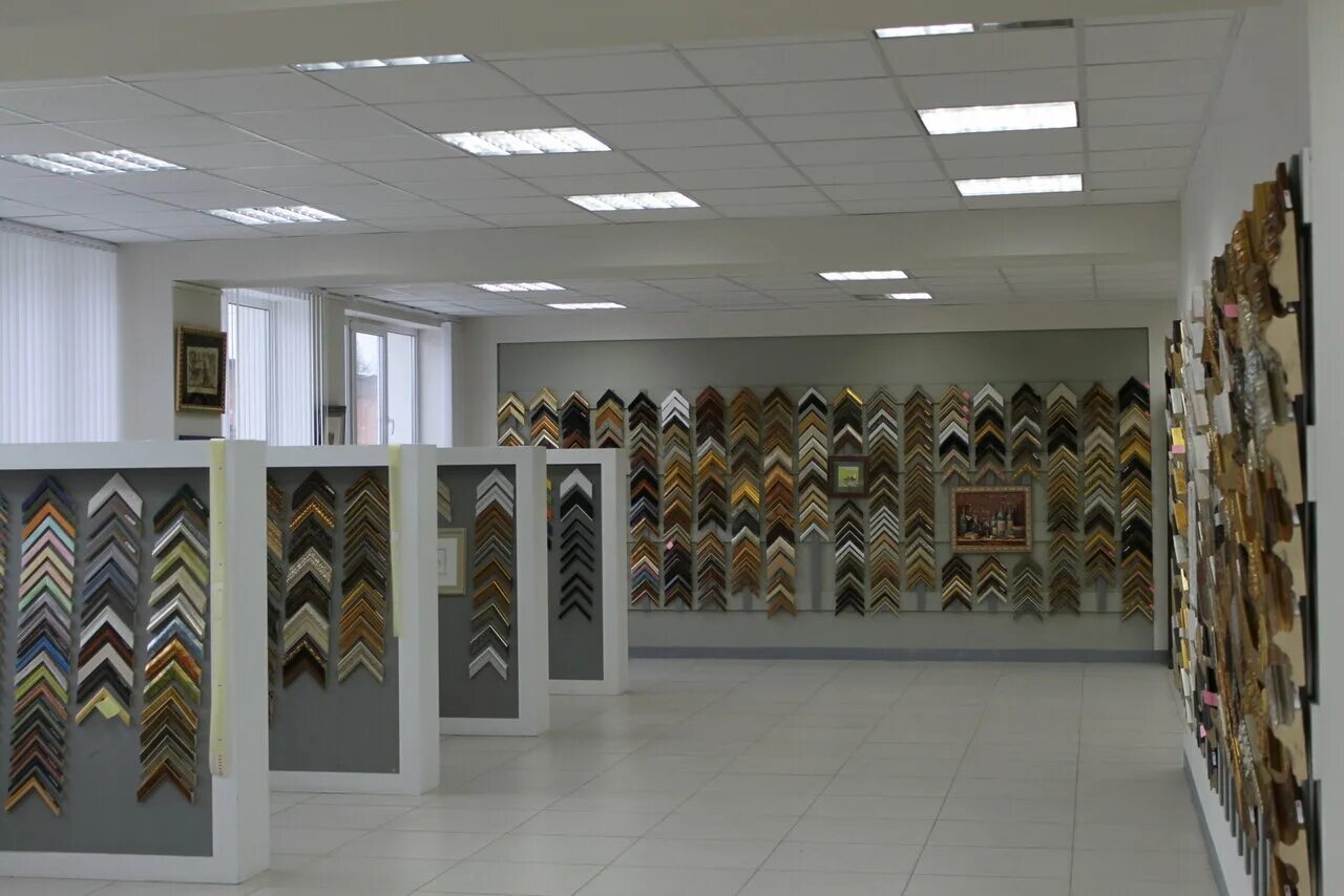 Арт сервис багет. Багетная мастерская вывеска. Багетная мастерская ростов-на-дону. Багетная мастерская этна симферополь. Темно зеленый багет.