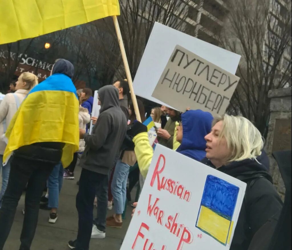 Митинги против войны с Украиной. Митинг против войны 2014. Пикеты против войны с Украиной. Митинги в Москве против войны в Украине.