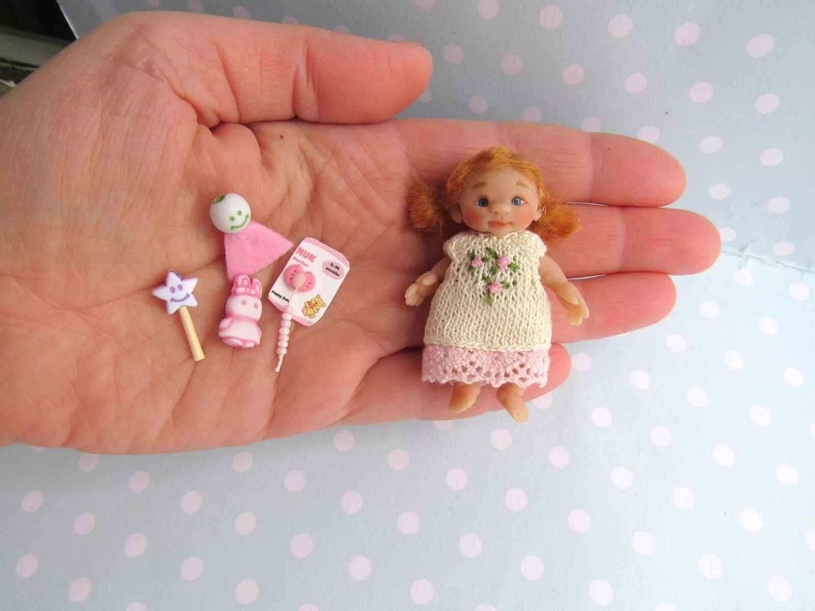 Куколки из полимерной глины. Брошки из полимерной глины. Как сделать мини куклу. Как сделать мини куклу. Миниатюрные авторские куклы.