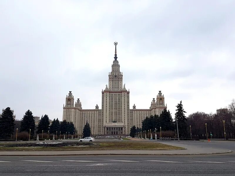 Автор мгу. Церковь возле МГУ. МГУ весной. Волга возле МГУ.