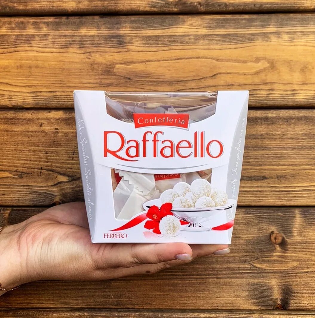 Сколько гр в рафаэлло. Raffaello 150 гр.. Рафаэлло конфеты 150 гр. Raffaello шоколад. Конфеты Raffaello.