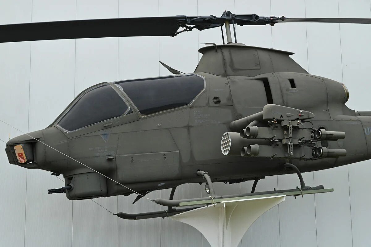 Ah-1s Cobra. Ah-1s Huey Cobra. Bell АН-1 «Huey Cobra».