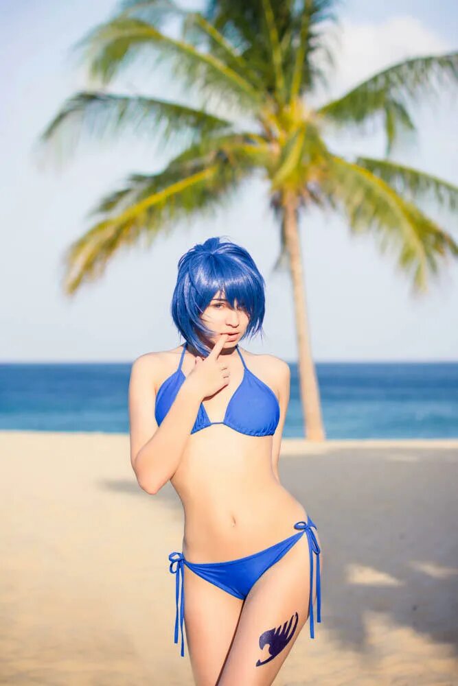 Cosplay 2024. Juvia Lockser Cosplay бикини. Косплей хвост феи. Косплей бикини Фейри Тейл. Косплей в бикини.