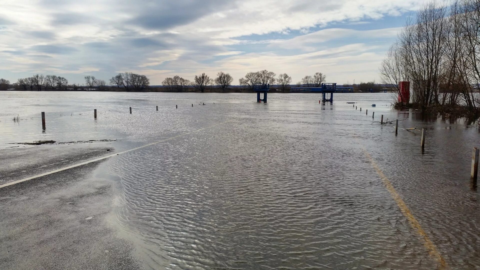 Уровень воды в белоомуте на сегодня оке. Разлив Оки Белоомут. Разлив Оки в Белоомуте 2022. Белоомут разлив реки. Разлив в Белоомуте.