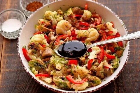 Салат из цветной капусты с овощами
