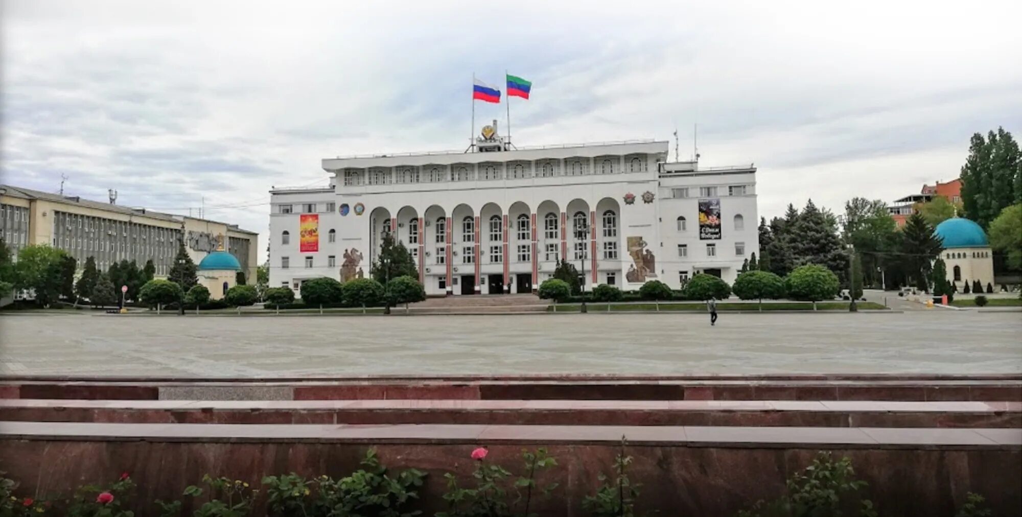 Ленинский район города махачкала. Махачкала обзорная экскурсия. Махачкала центр города. Обзорная экскурсия по Махачкале. Университетская площадь Махачкала.