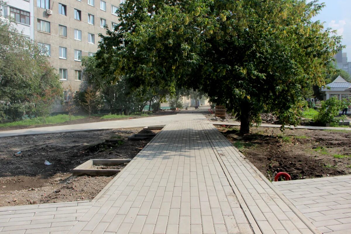 что такое аривас. железнодорожников 10. железнодорожников 30 красноярск. красноярск королева, 10а сквер. железнодорожников 10.