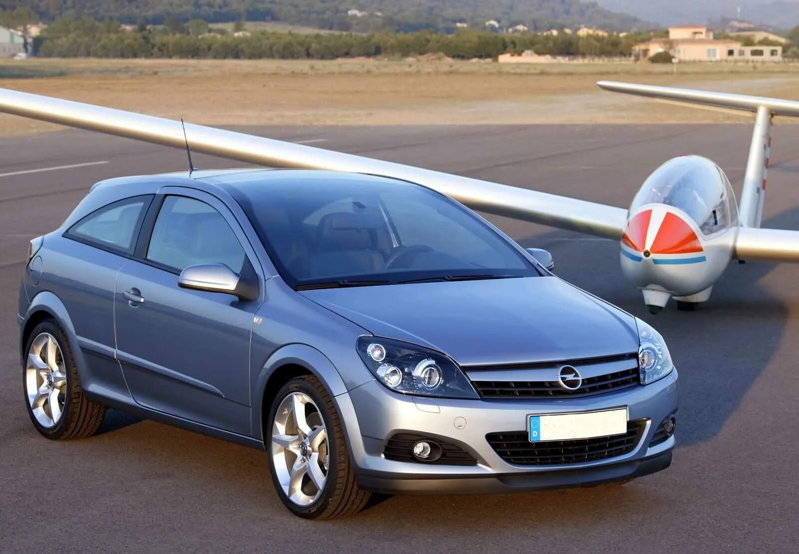 Оцинкованные опеля. Opel Astra GTC 2005. Opel Astra h GTC. Opel Astra h 2005.