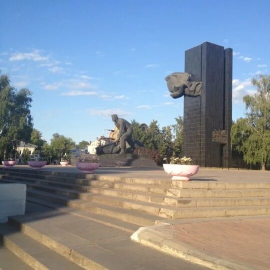 Памятник борцам революции Иваново. Памятник борцам революции 1905 года Иваново. Камень памятник борцам революции Иваново. Памятник «борцам революции 1905 г» в Новосибирске. Памятник революции иваново