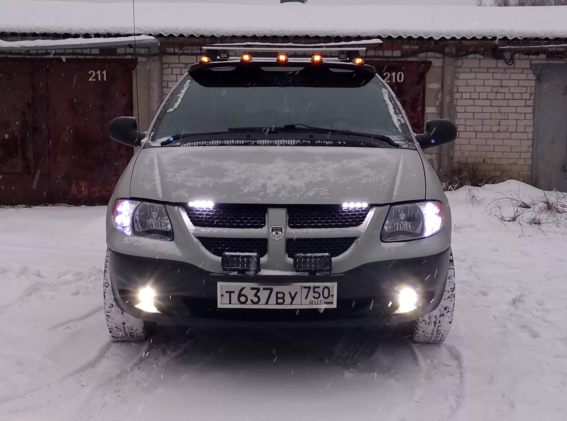 Dodge Caravan 4 ПТФ. Фары противотуманные для dodge Caravan 4. Доп свет Додж Караван. Фары тюнинговые dodge Caravan 4. Свет додж караван