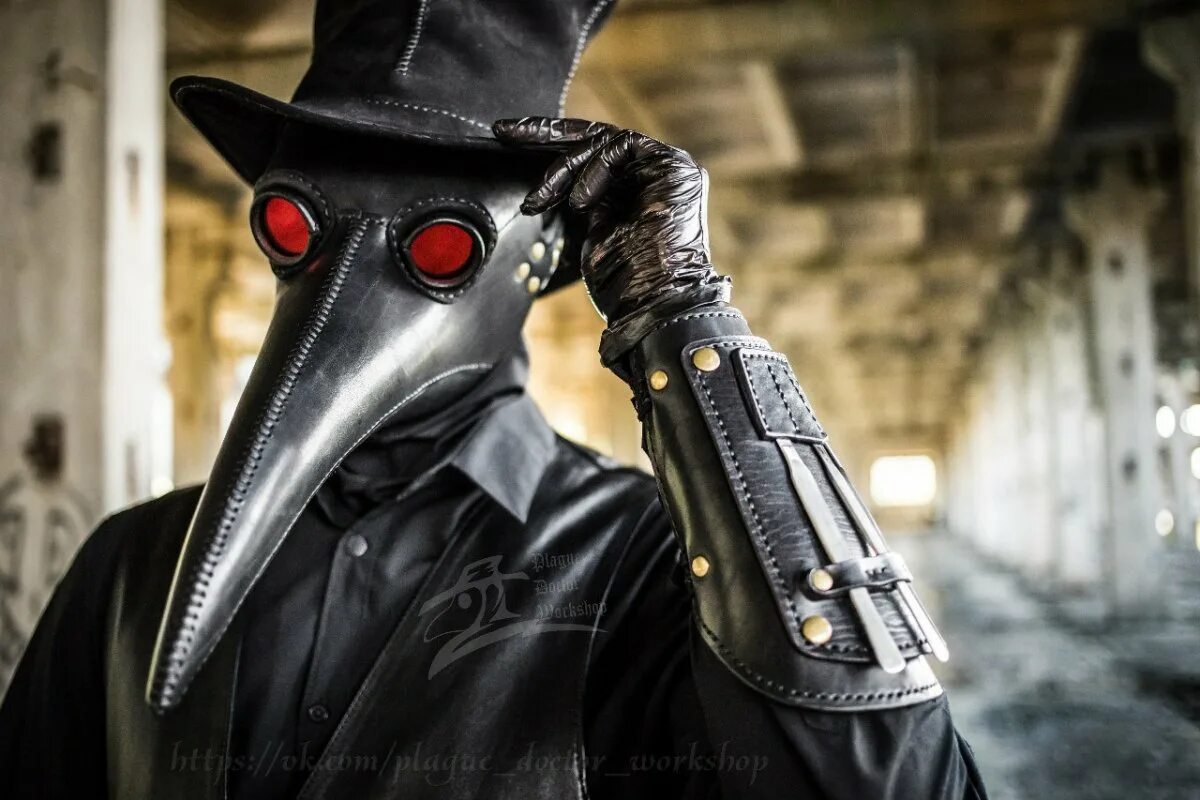 Реклама чумы. Чумной доктор plague doctor. Бубонная чума маска. Криповый чумной доктор. Чумной доктор бубонная чума.