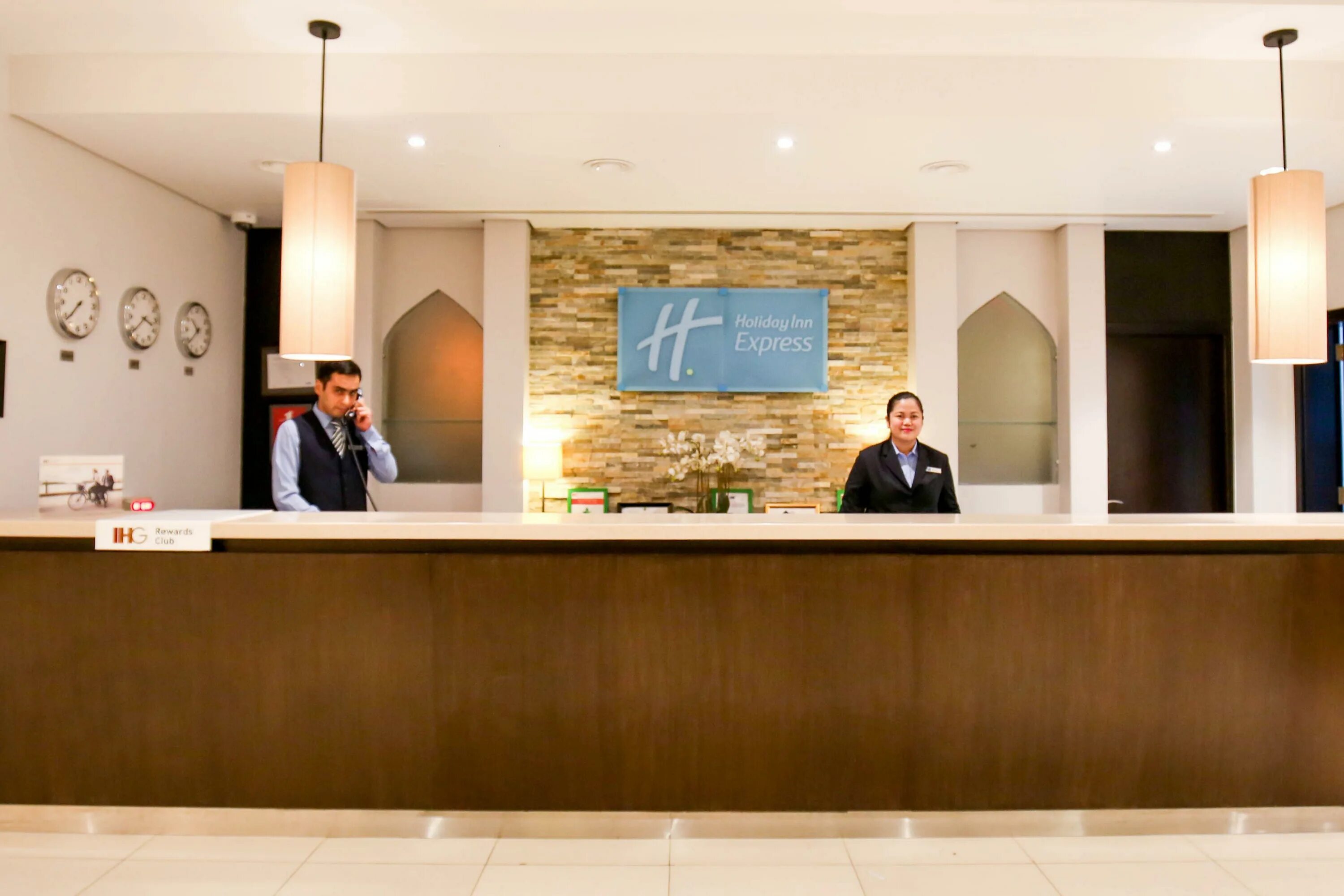 Отель Дубай интернет Сити Холидей. Holiday Inn Express Dubai Internet. Holiday Inn Express Dubai Internet City. Holiday Inn Express Dubai Internet City Dubai.