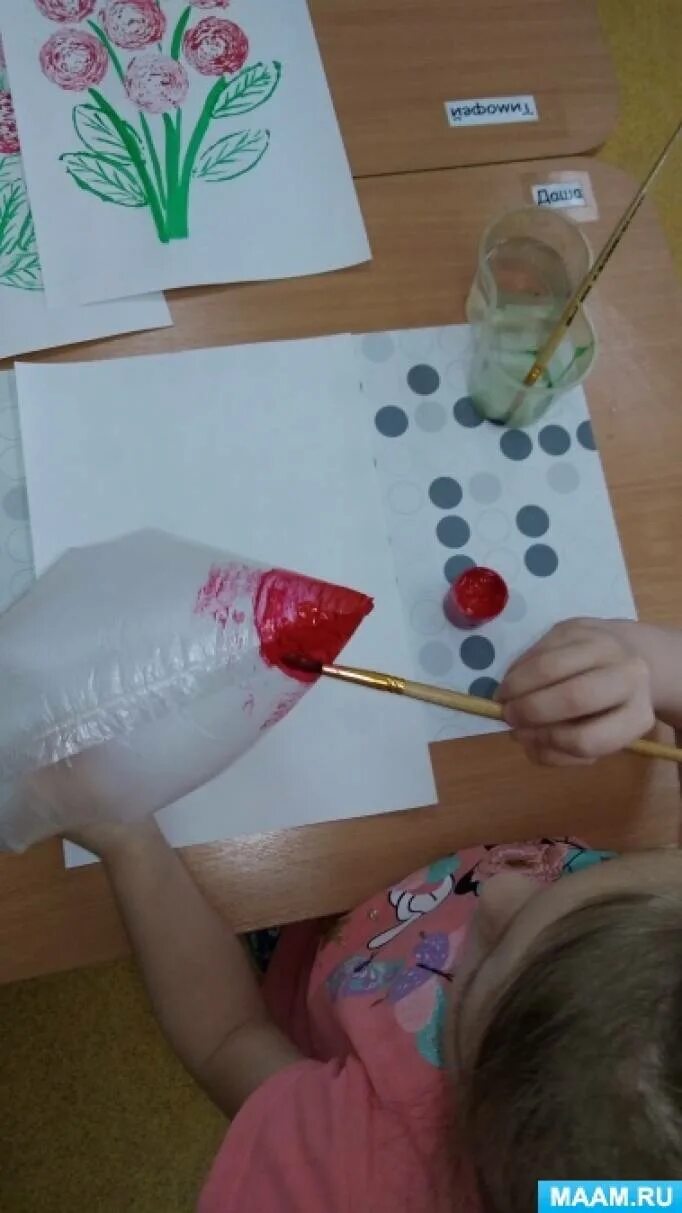 Рисование цветов пакетом нетрадиционная техника. Рисование цветов пакетом. Нетрадиционное рисование цветов пакетом. Цветы в нетрадиционной технике рисования. Рисование в детском саду цветов целлофановым пакетом.