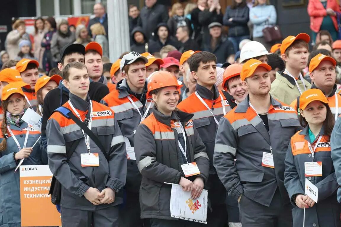 Евраз тендерная площадка. Спецодежда евраз зсмк. евраз зсмк новокузнецк женщины. старков евраз нтмк. worldskills новокузнецк евраз 2025.