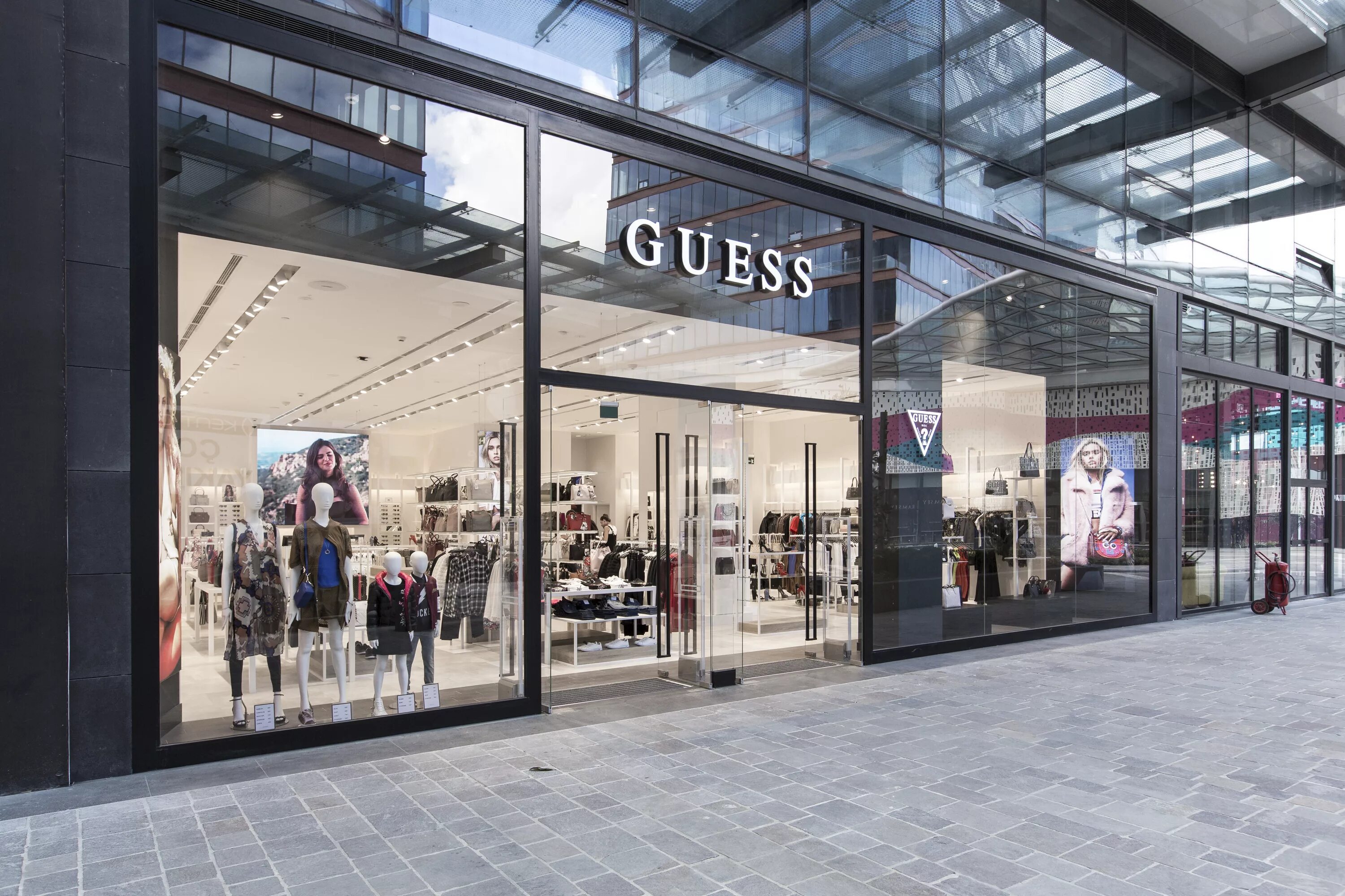 наручные часы guess w0289l3. Guess стамбул магазин фото. Guess turkey. аутлет guess в москве. Guess digital.