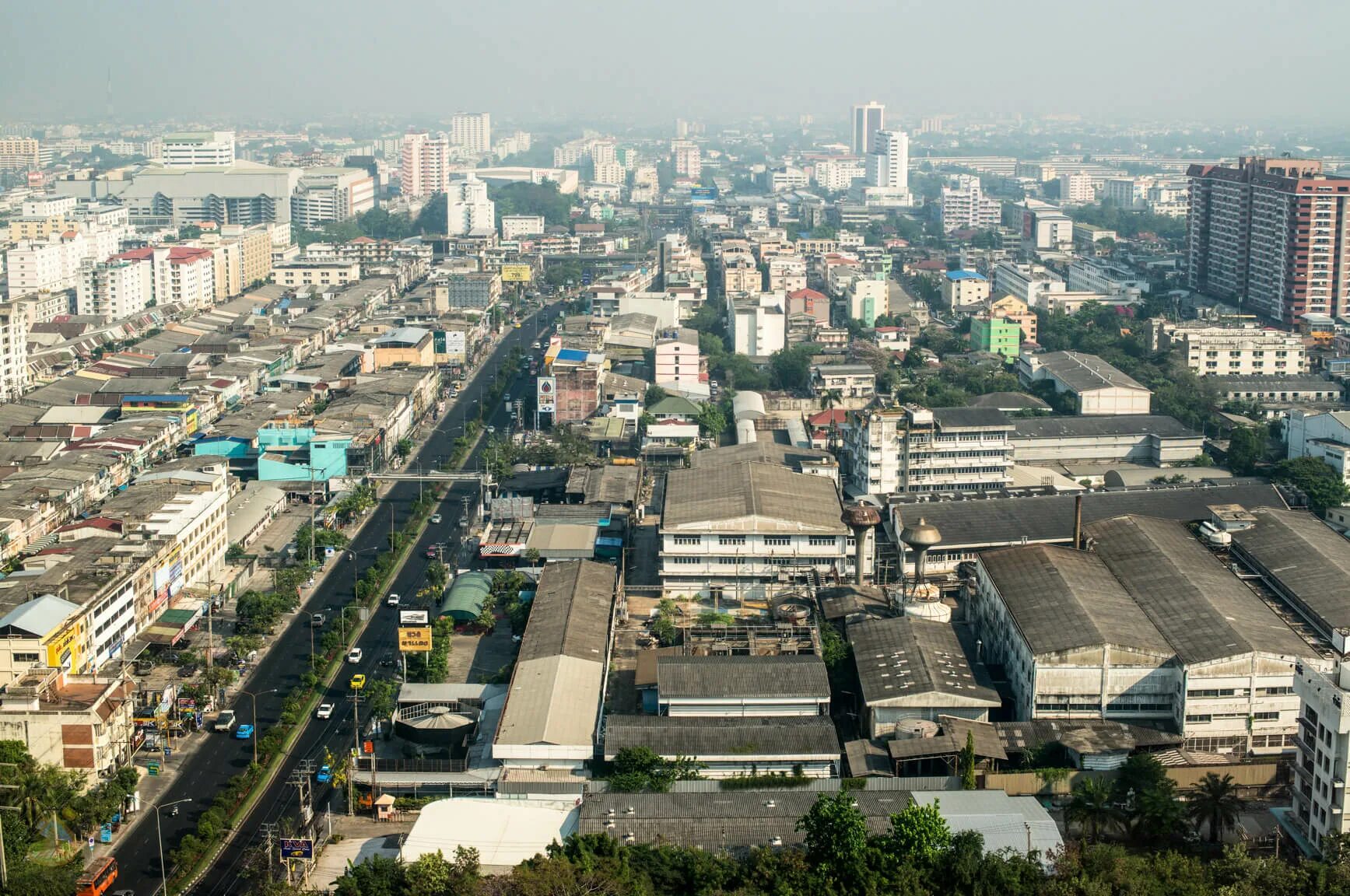 Почему в бангкоке. Центр Бангкока. Bankok Thonburi University.