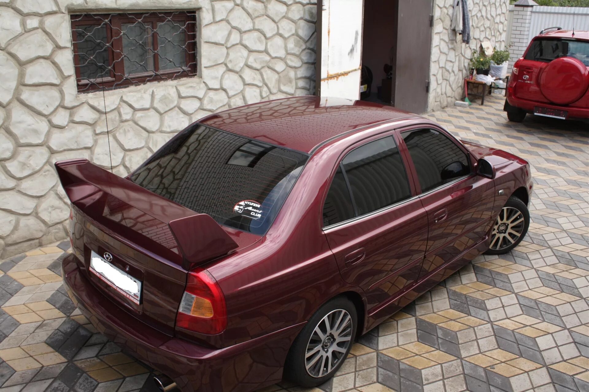Акцент человека. Hyundai accent спойлер. hundai accent tuning. спойлер эво акцент. эво спойлер хендай акцент.
