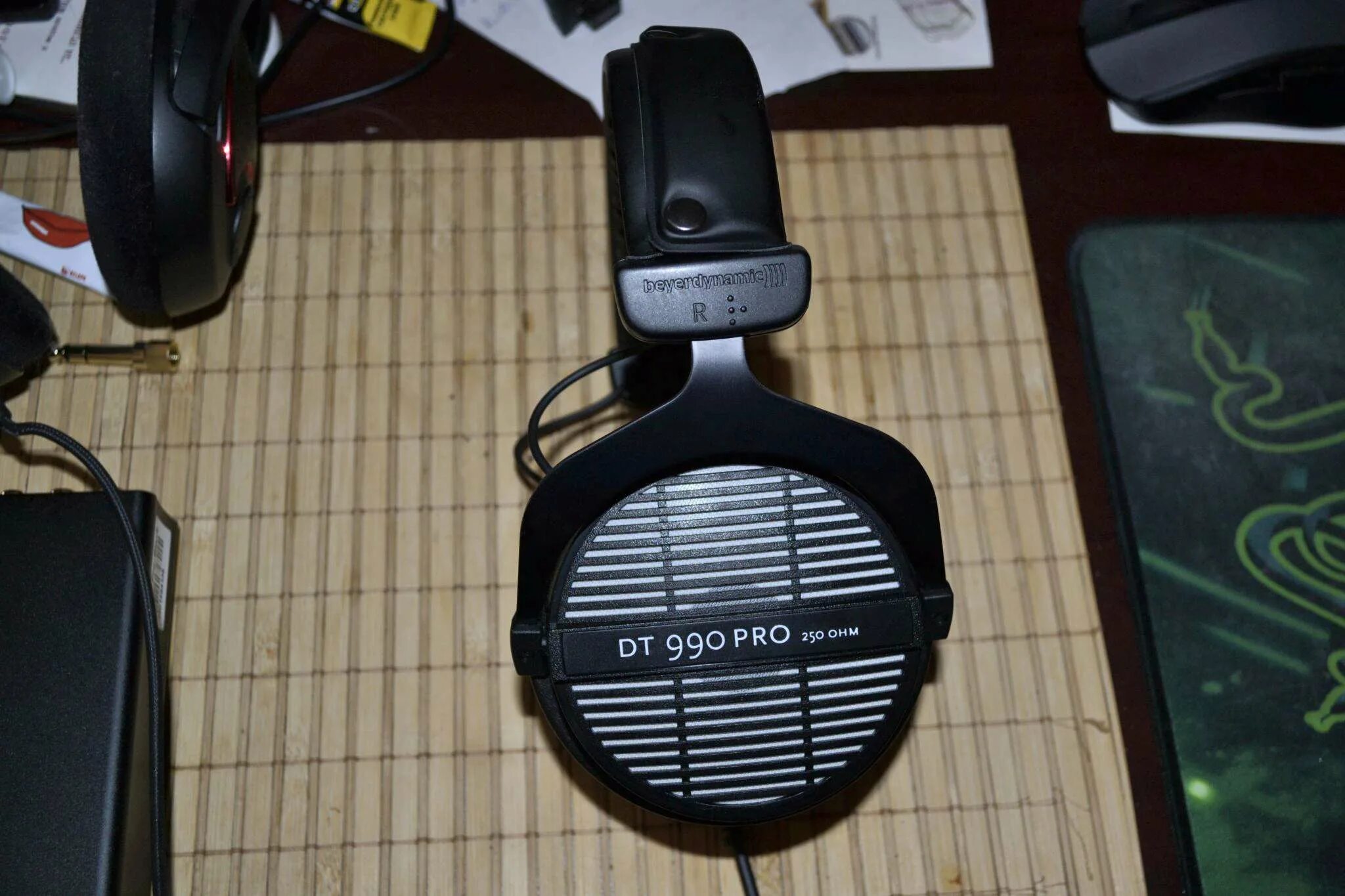 Realphones 2 dt 990 pro. 990 pro 250 ohm. Наушники beyerdynamic dt 990 pro. Студийные наушники beyerdynamic dt 990. Ачх beyerdynamic dt 990 pro 250 ohm в realphones.