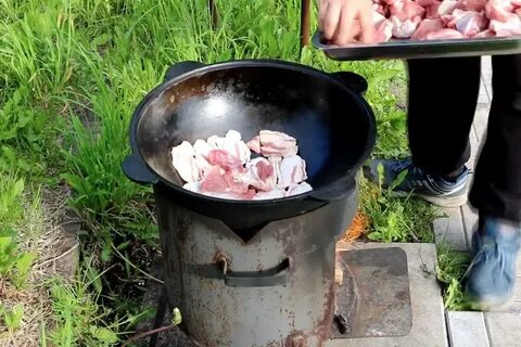 Шашлык в казане на костре