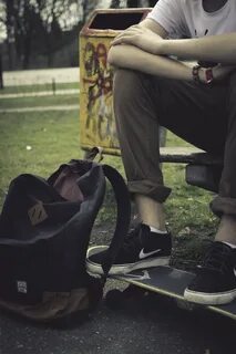 Подборка сидящих на лице