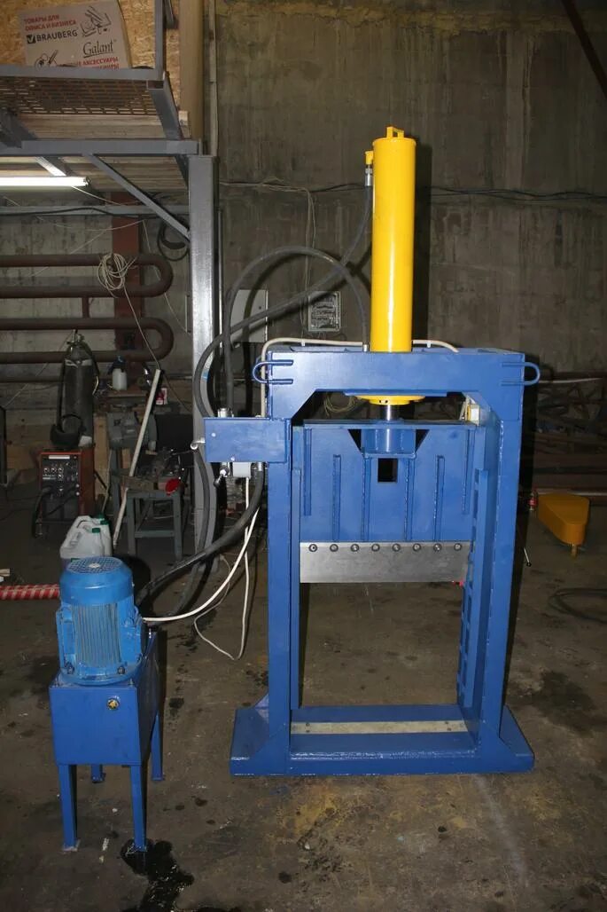 Гильотина для полимеров. Ггр. Гильотина для пластика и полимерных материалов. Резак гильотина гидравлический. Гильотина гидравлическая вертикальная 100т.