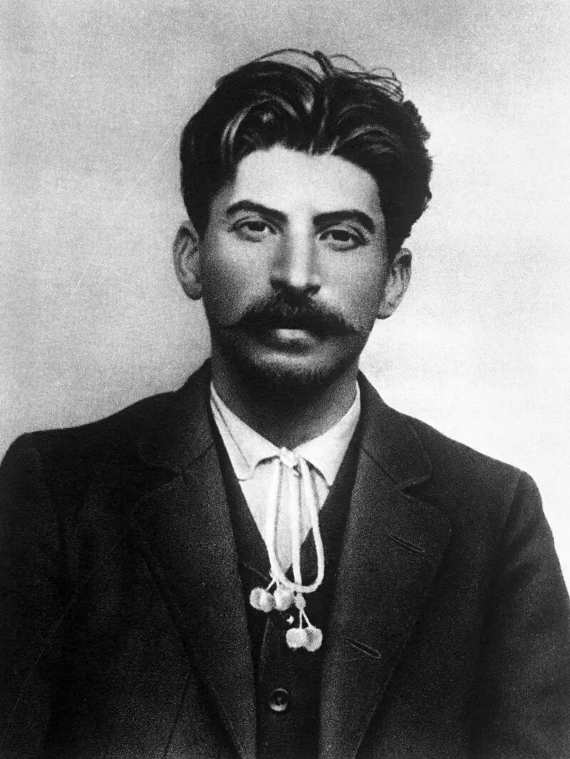 Сталин иосиф виссарионович молодой. Иосиф джугашвили в молодости. Джугашвили иосиф виссарионович в молодости. Сталин джугашвили коба. Сталин джугашвили коба.
