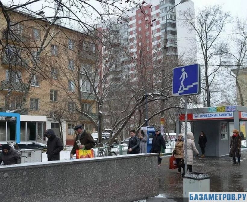 Рядом с метро первомайская. Рядом с метро первомайская. Московский метрополитен станция войковская. Первомайская 42 тц измайловский магазины. Тануки метро щелковская.