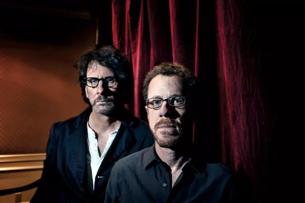 The coen brothers. Братья коэн фото. Джоэл коен. Итан коэн. The coen brothers.