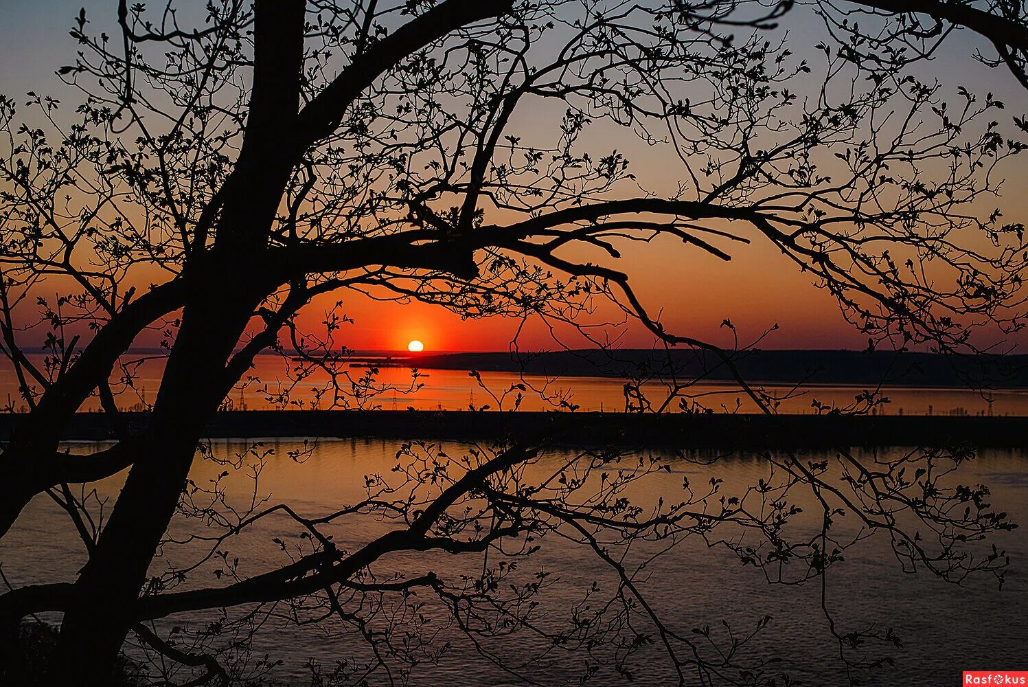 Уходящее солнце. Свет уходящего солнца фото. Валерий меладзе и вахтанг свет уходящего солнца. Свет уходящего солнца константин меладзе. Последний луч солнца.