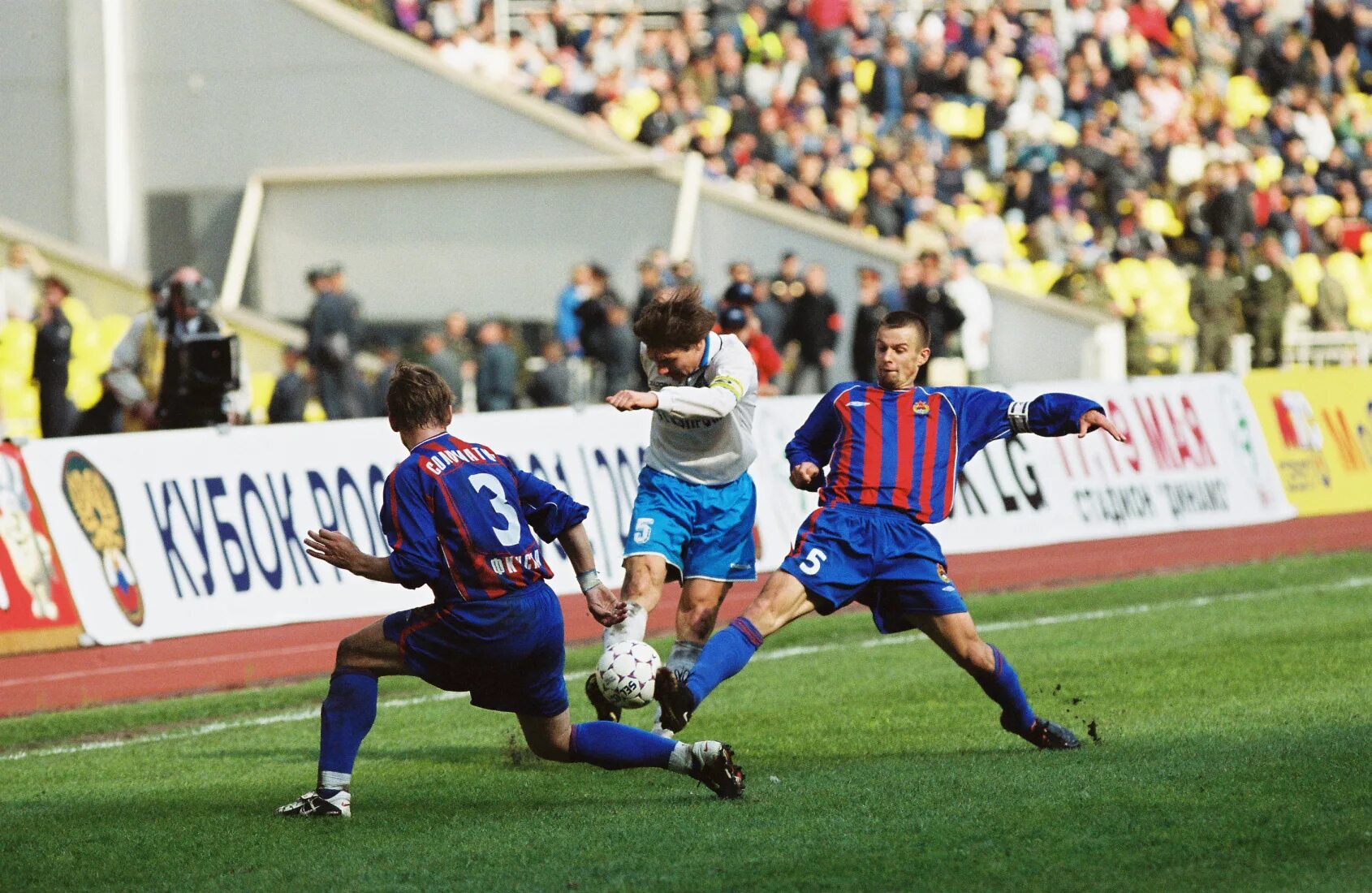 Оливер кан драка. Реал мадрид лига чемпионов 2002. Финал года 2001. Финал года 2001. Финал года 2001.