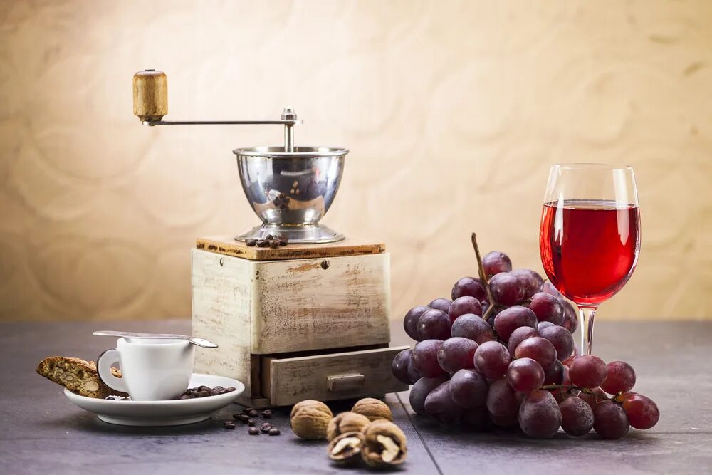 кофейное вино. бокал вина и кофе. чай с вином. кофе вио. кофе и вино.
