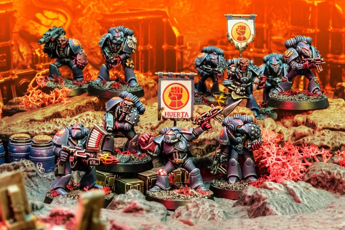 Warhammer rogue trader напарники. Багровые кулаки вархаммер. багровые кулаки warhammer 40000. wh40k space marine. багровые кулаки warhammer 40000 миниатюры.
