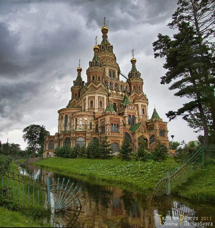Храм в Петергофе Неорусский. Православные храмы европы