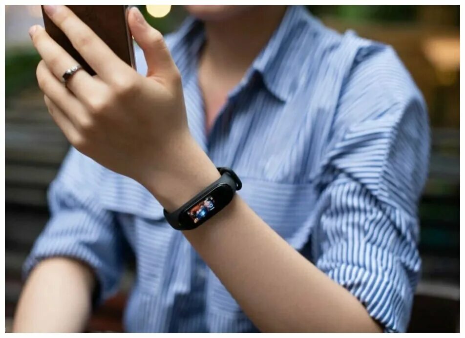 Как установить фитнес браслет. Mi band 6. mi band 6 на женской руке. ксяоми фитнес браслет банд 6. смарт-браслет xiaomi m6,.