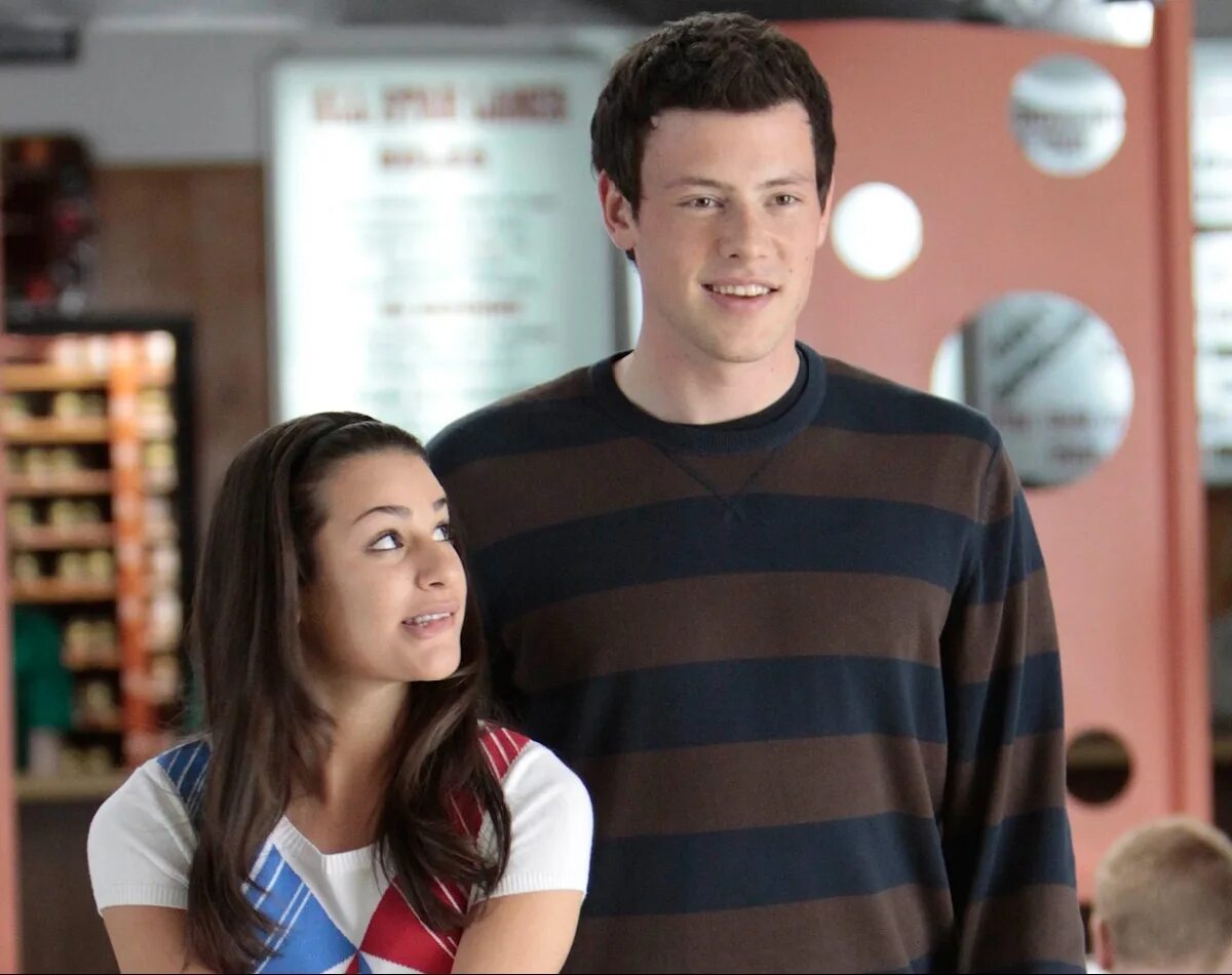 Мемы из фильмов и сериалов. Сериал glee рейчел и финн. The way she looks at him. The way she looks at him. Чак басс и блэр.