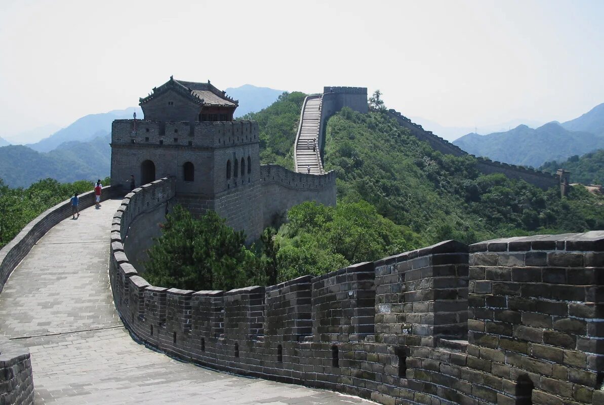Китайская стена находится. Великая китайская стена (Северный Китай). Архитектура древнего Китая Великая китайская стена. Великая китайская стена сбоку. Постройка Великой китайской стены.