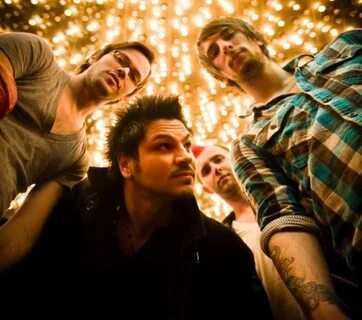 Песня adelitas way