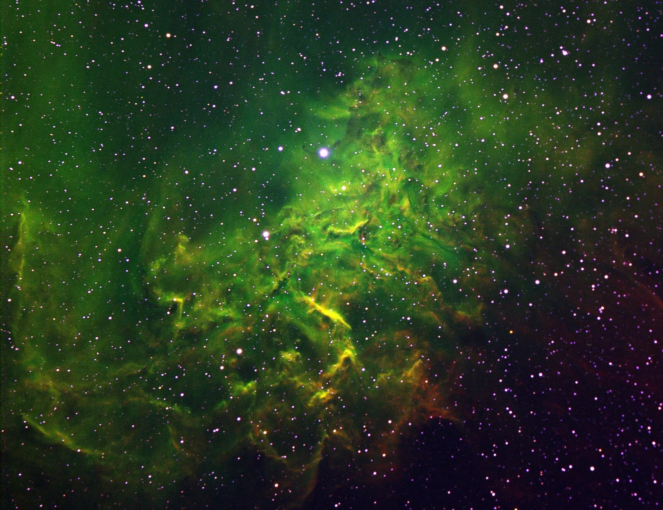 Черно зеленый космос. Зеленый космос. З̶е̶л̶е̶н̶ы̶й̶ к̶о̶с̶м̶а̶с̶. Зеленая туманность. Туманности в космосе.