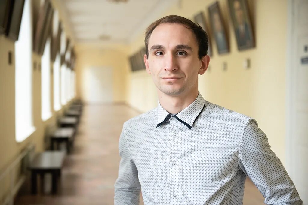 Студент у доски. Джон уайлдер тьюки. Геннадий владимирович короткевич. Современная математика. Профессор кафедры.