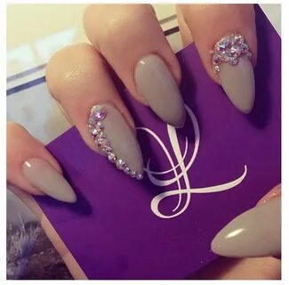 Nails hips
