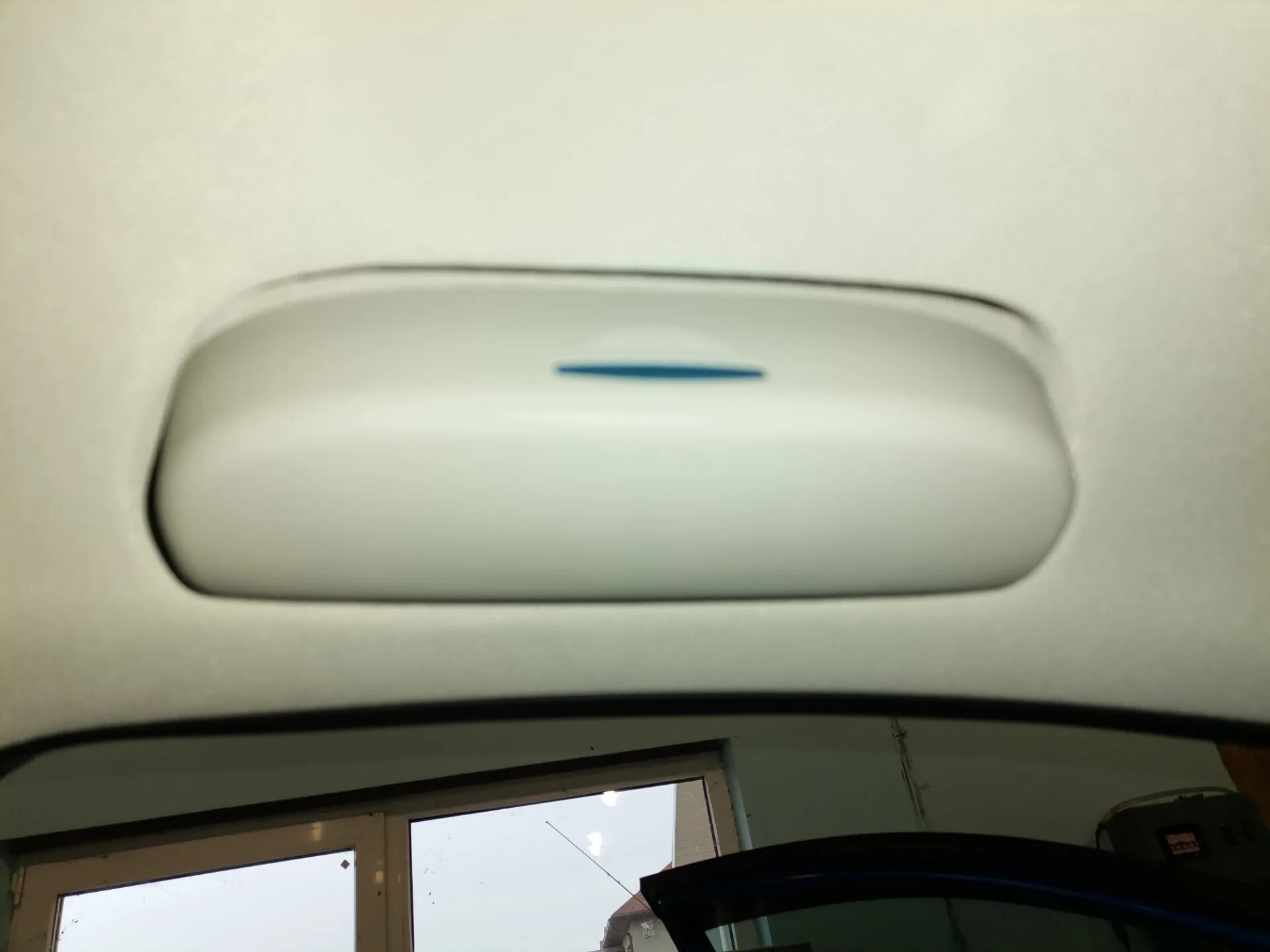 Вода сбегает в салон через открытое окно, странная тема - Geely Coolray, 1,5 л, 