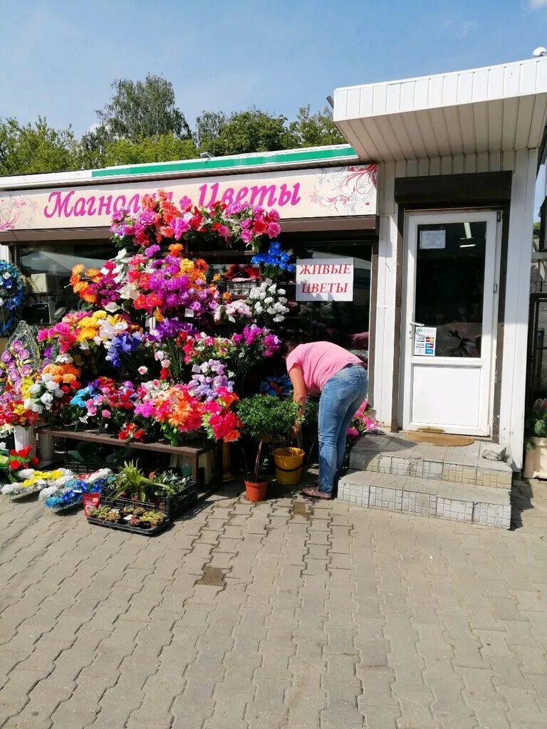 Цветочный рынок на береговой. Цветочный магазин в Гродно. Цветы на улицах Гродно. Цветочный рынок Калининград.